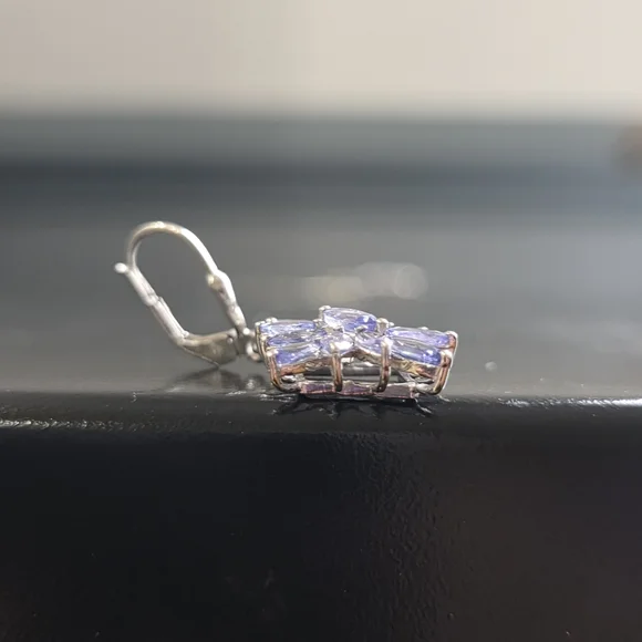 Elegant Silver and Tanzanite Jewelry Set - Picture 2 of 11